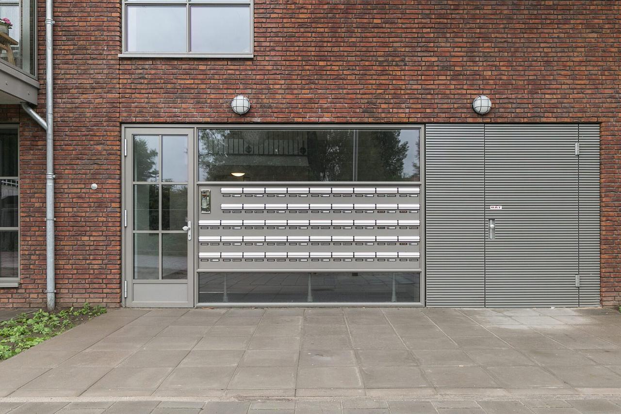 Two-Bedroom Apartment with Loggia in Tilburg - Image 2