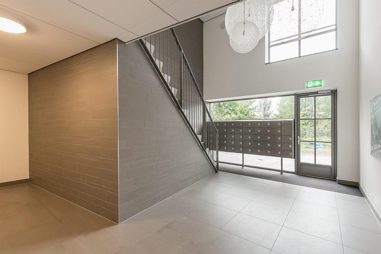 Two-Bedroom Apartment with Loggia in Tilburg - Image 3