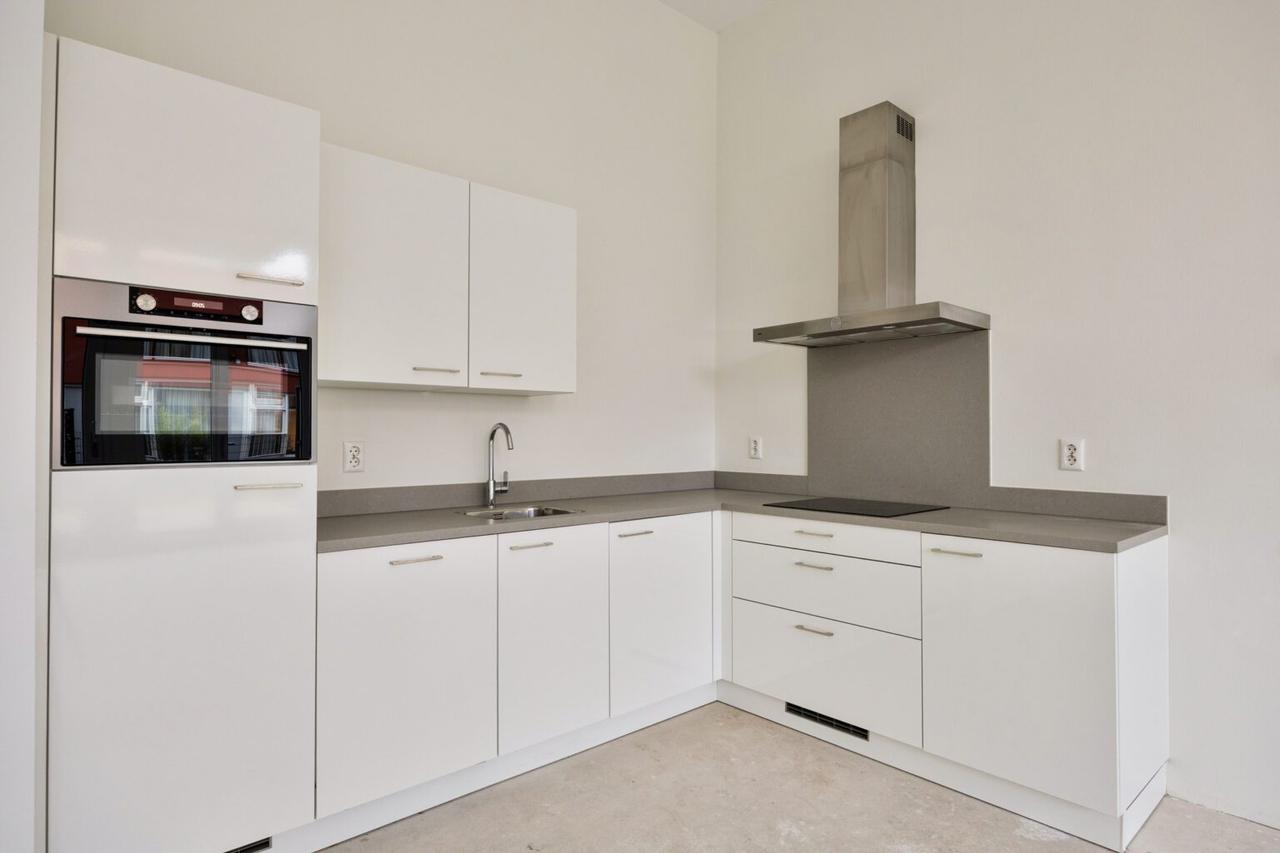 Licht 4-kamerappartement met balkon - Afbeelding 2