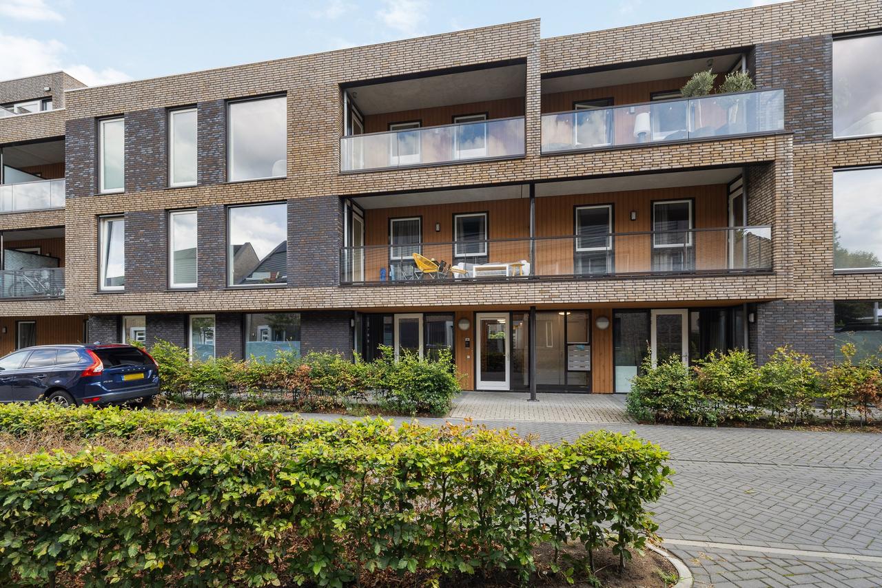 93 m² apartment with balcony in Eindhoven - Image 1