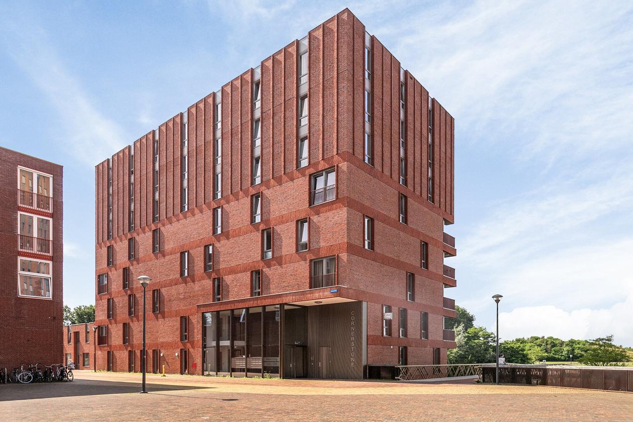 99 m² apartment with balcony in Meerrijk - Image 1