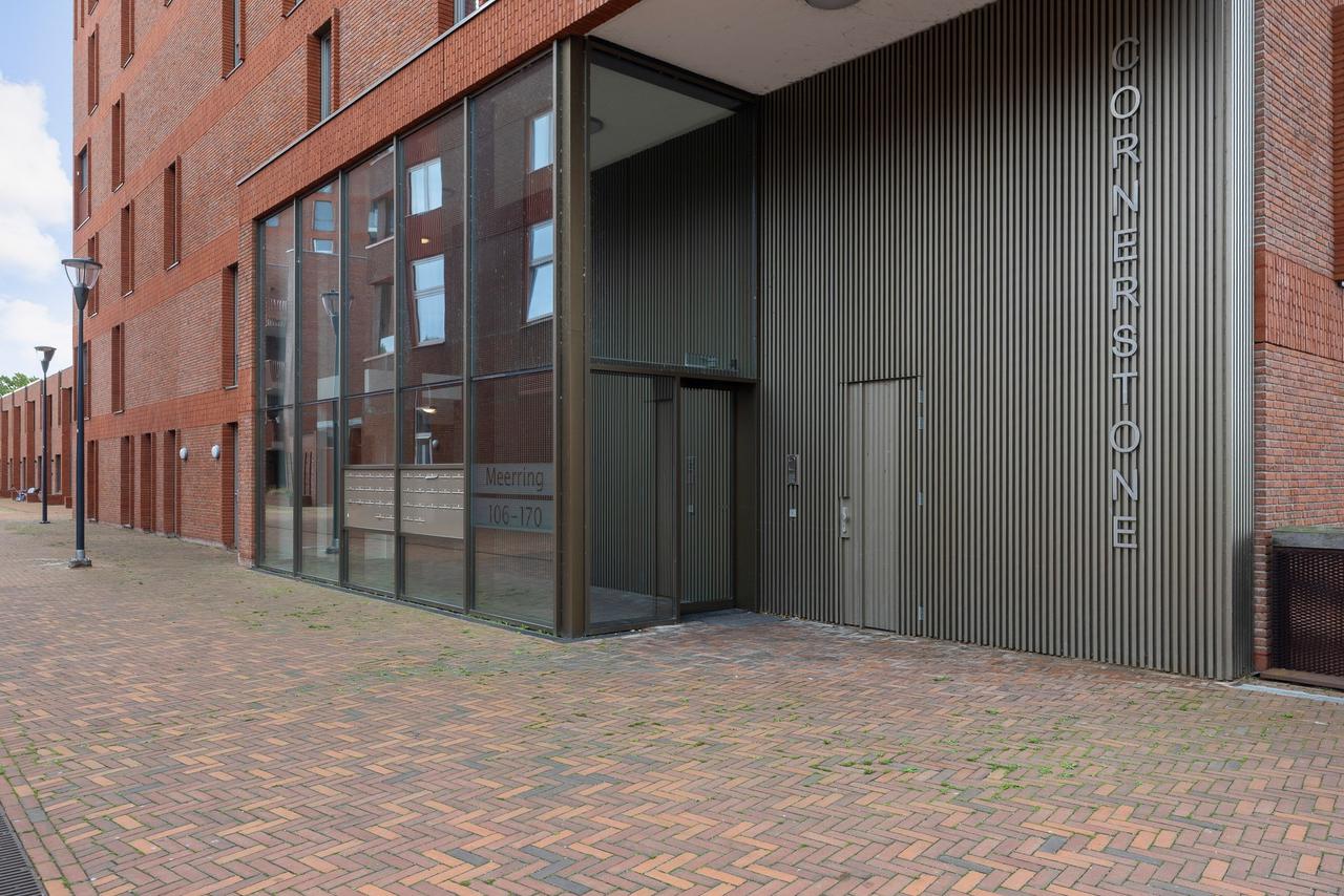 99 m² apartment with balcony in Meerrijk - Image 2