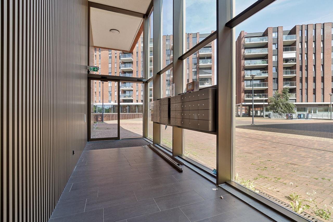 99 m² apartment with balcony in Meerrijk - Image 3
