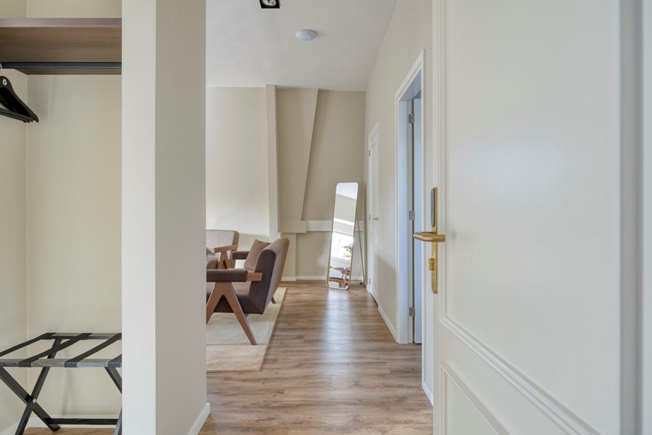 Furnished 2-Bedroom Apartment near Noordeinde - Image 1