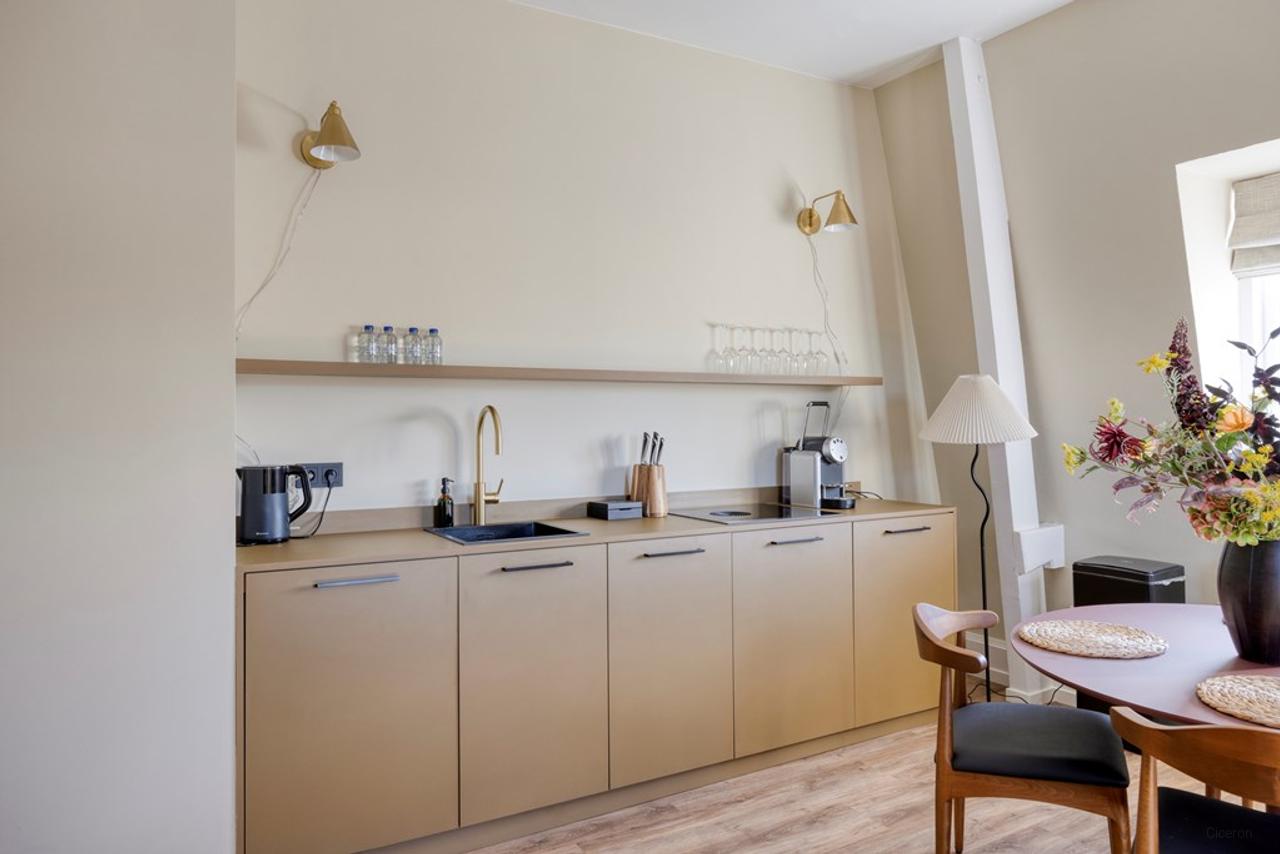 Furnished 2-Bedroom Apartment near Noordeinde - Image 5