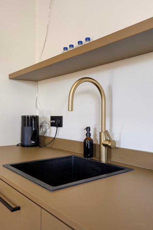Furnished 2-Bedroom Apartment near Noordeinde - Image 7