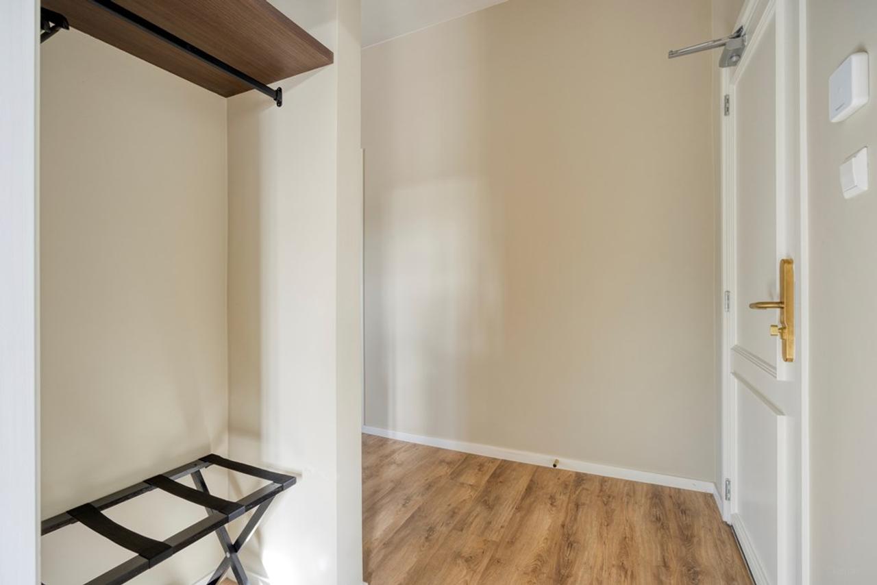 Furnished 2-Bedroom Apartment near Noordeinde - Image 11