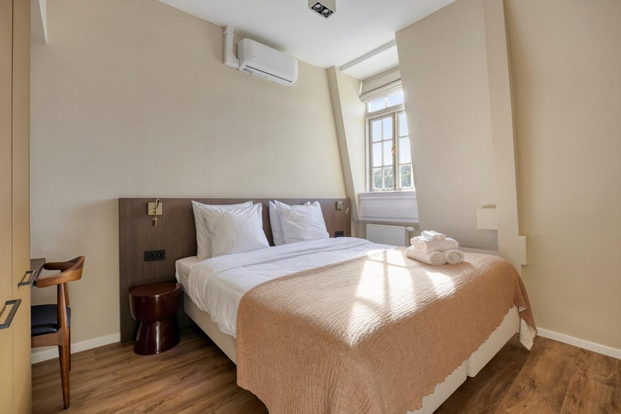 Furnished 2-Bedroom Apartment near Noordeinde - Image 12