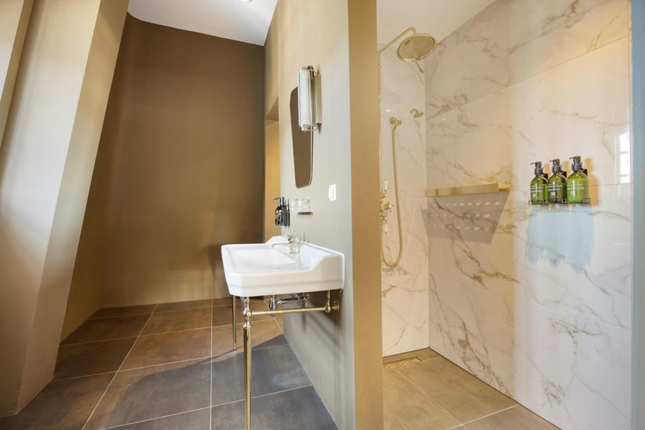 Furnished 2-Bedroom Apartment near Noordeinde - Image 14