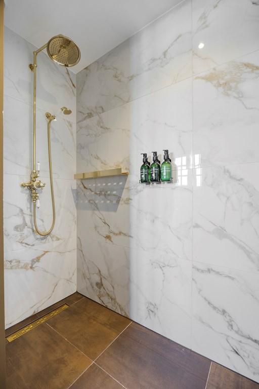 Furnished 2-Bedroom Apartment near Noordeinde - Image 17