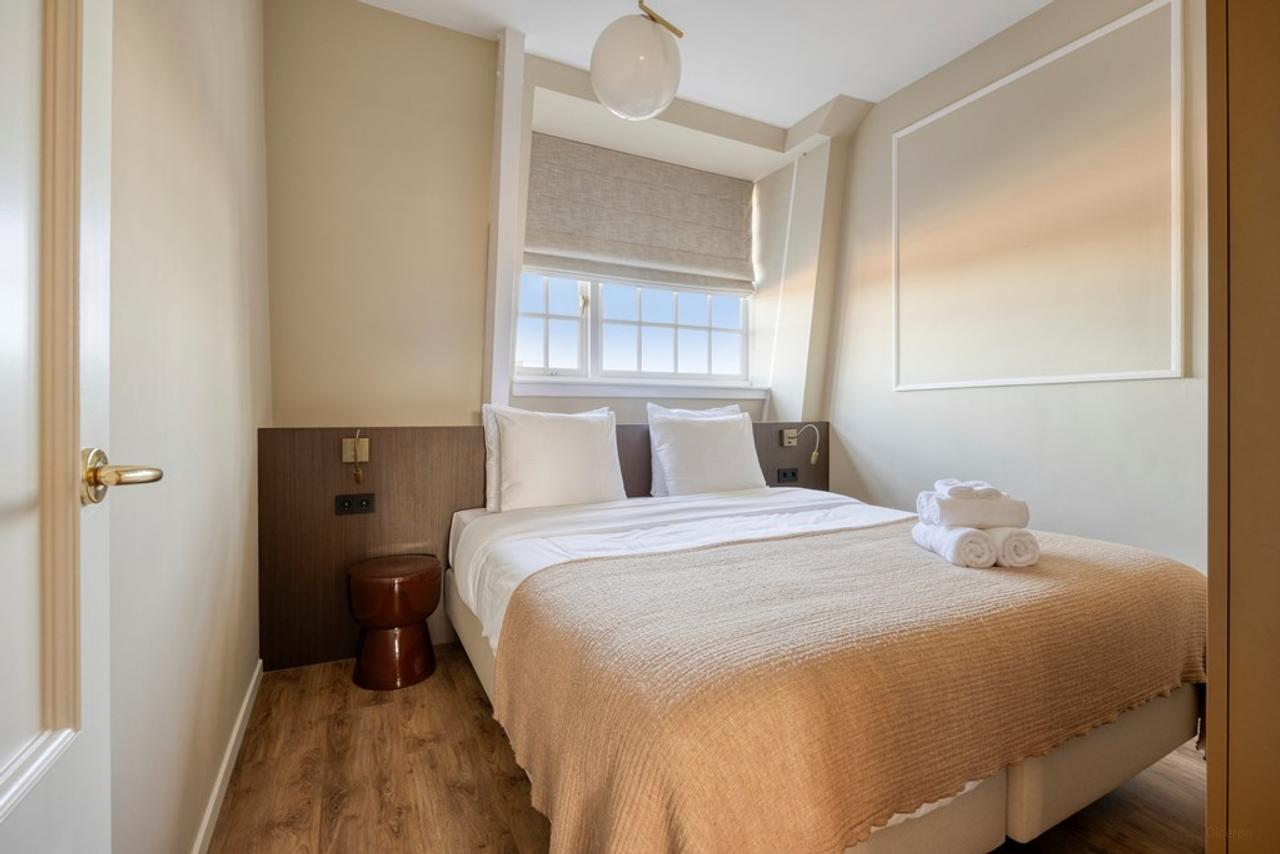 Furnished 2-Bedroom Apartment near Noordeinde - Image 20