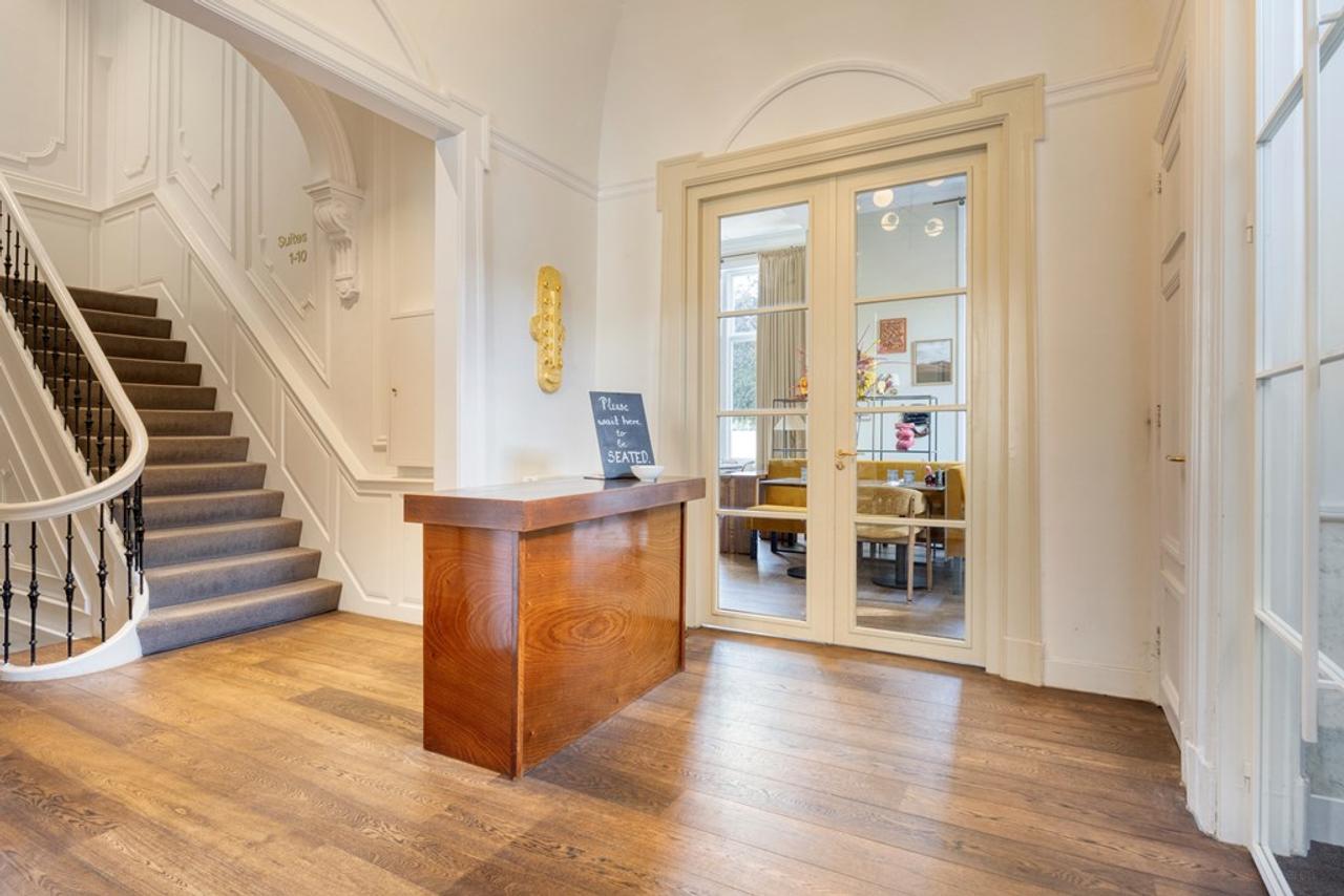 Furnished 2-Bedroom Apartment near Noordeinde - Image 24
