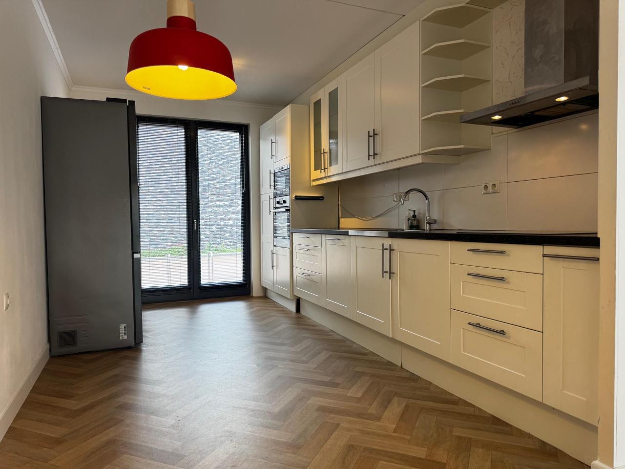 150 m² family home with 5 bedrooms - Image 5