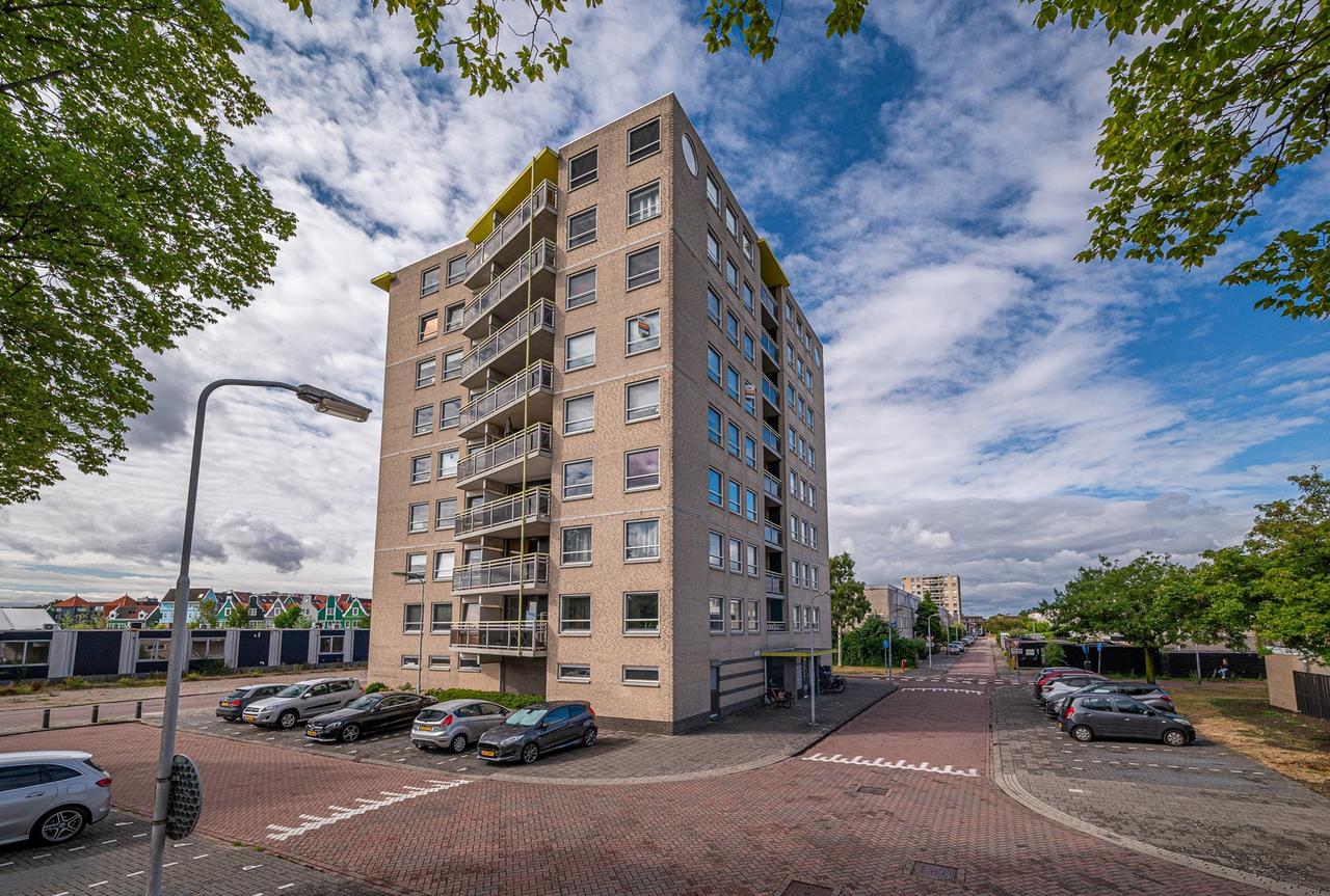 Gemeubileerd 3-kamerappartement met balkon - Afbeelding 1