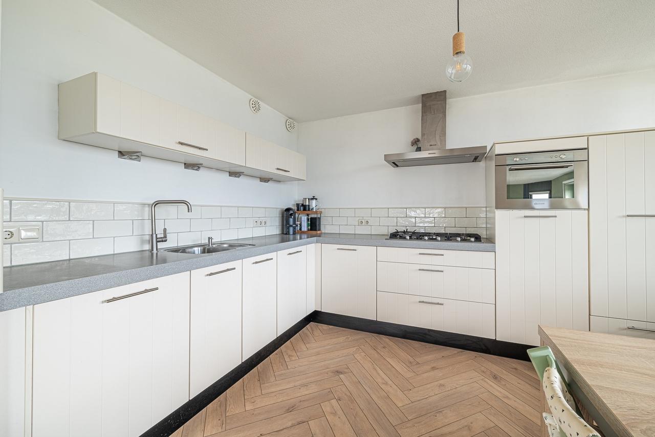 Gemeubileerd 3-kamerappartement met balkon - Afbeelding 4
