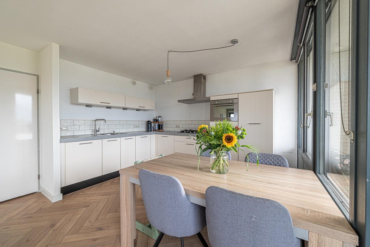 Gemeubileerd 3-kamerappartement met balkon - Afbeelding 8