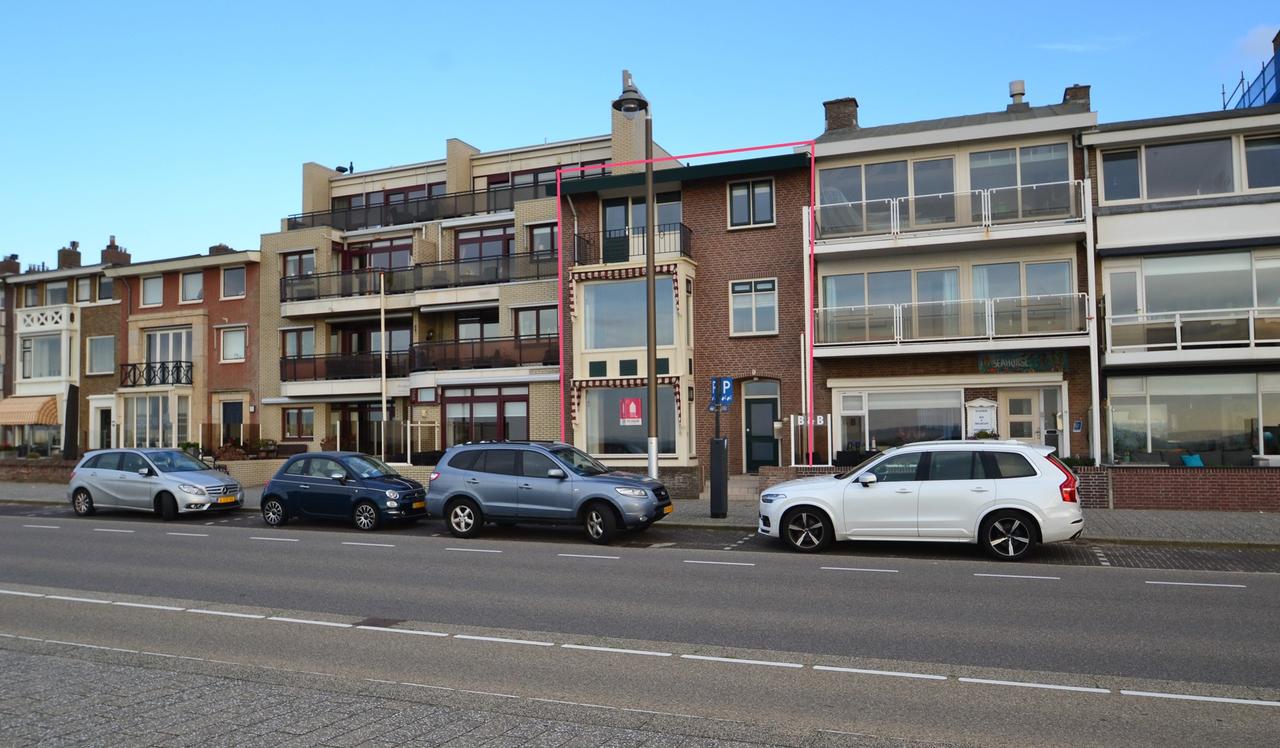 235 m² seaside townhouse with 7 bedrooms - Image 2