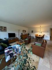 188 m² Family Home with Garden and Garage - Image 5