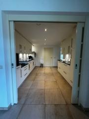 188 m² Family Home with Garden and Garage - Image 8