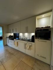 188 m² Family Home with Garden and Garage - Image 9
