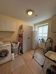 188 m² Family Home with Garden and Garage - Image 13