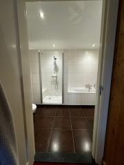 188 m² Family Home with Garden and Garage - Image 17