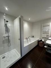 188 m² Family Home with Garden and Garage - Image 18