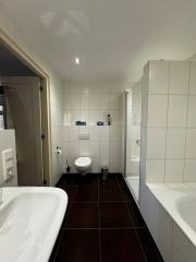 188 m² Family Home with Garden and Garage - Image 19
