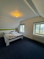 188 m² Family Home with Garden and Garage - Image 21