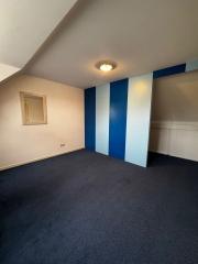 188 m² Family Home with Garden and Garage - Image 24
