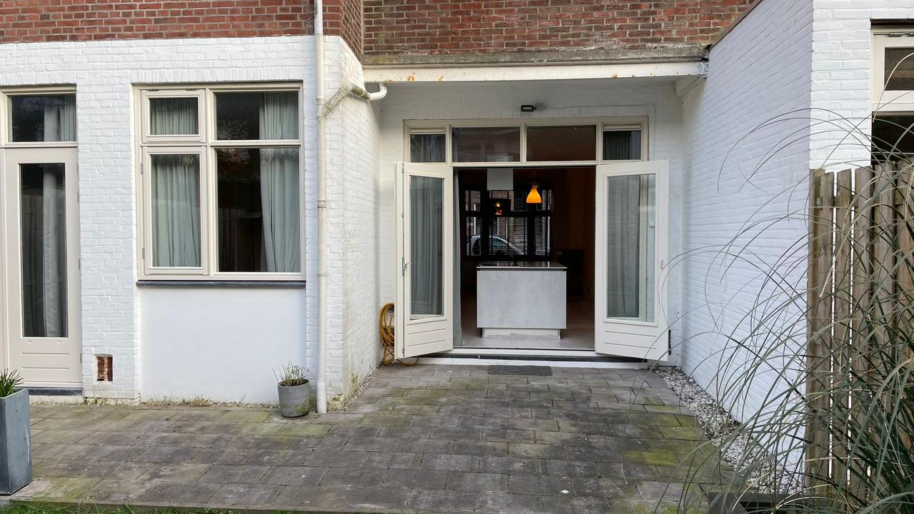 Ground-floor home with sunny garden in Bezuidenhout - Image 11