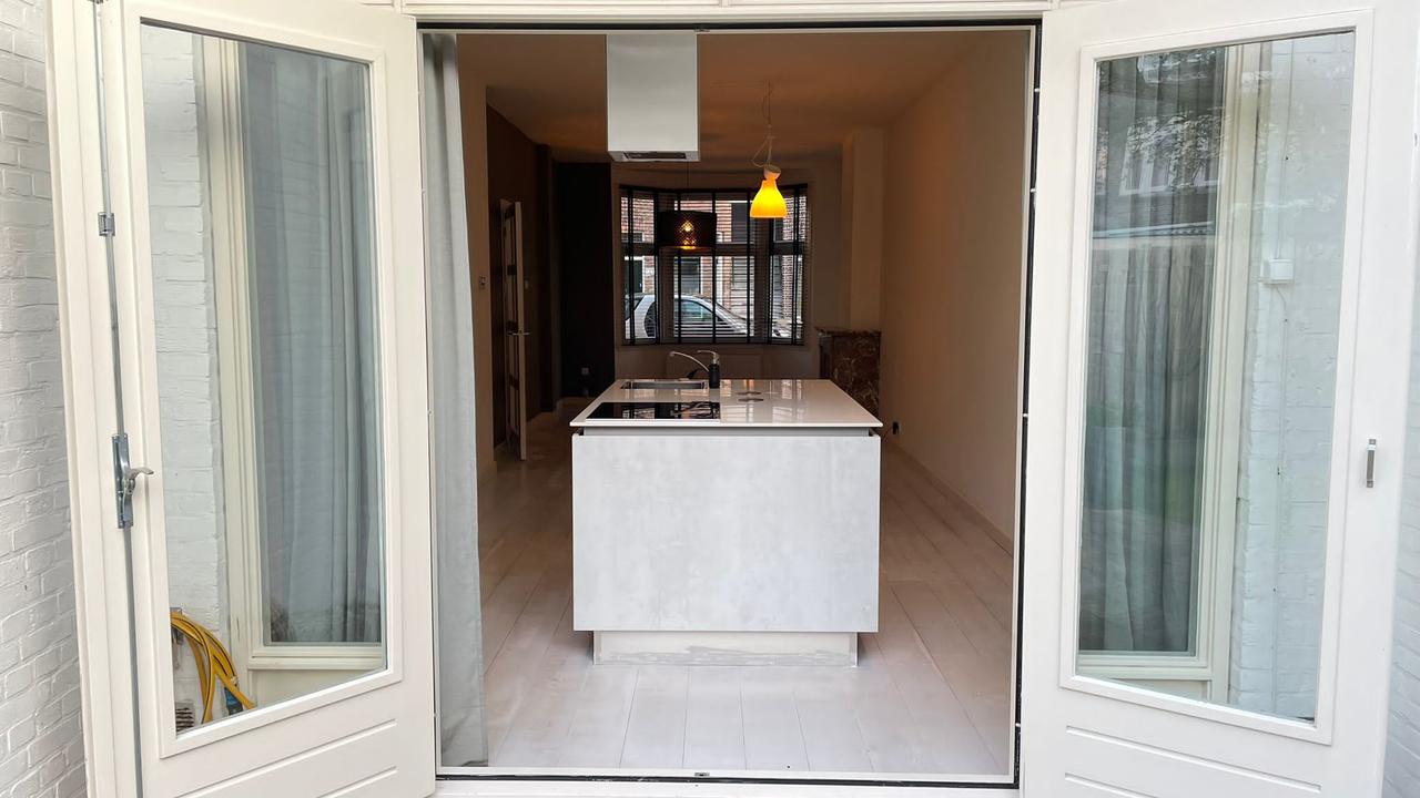 Ground-floor home with sunny garden in Bezuidenhout - Image 12