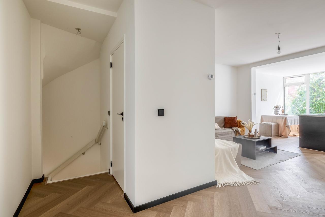 Gemeubileerde benedenwoning met tuin - Afbeelding 3