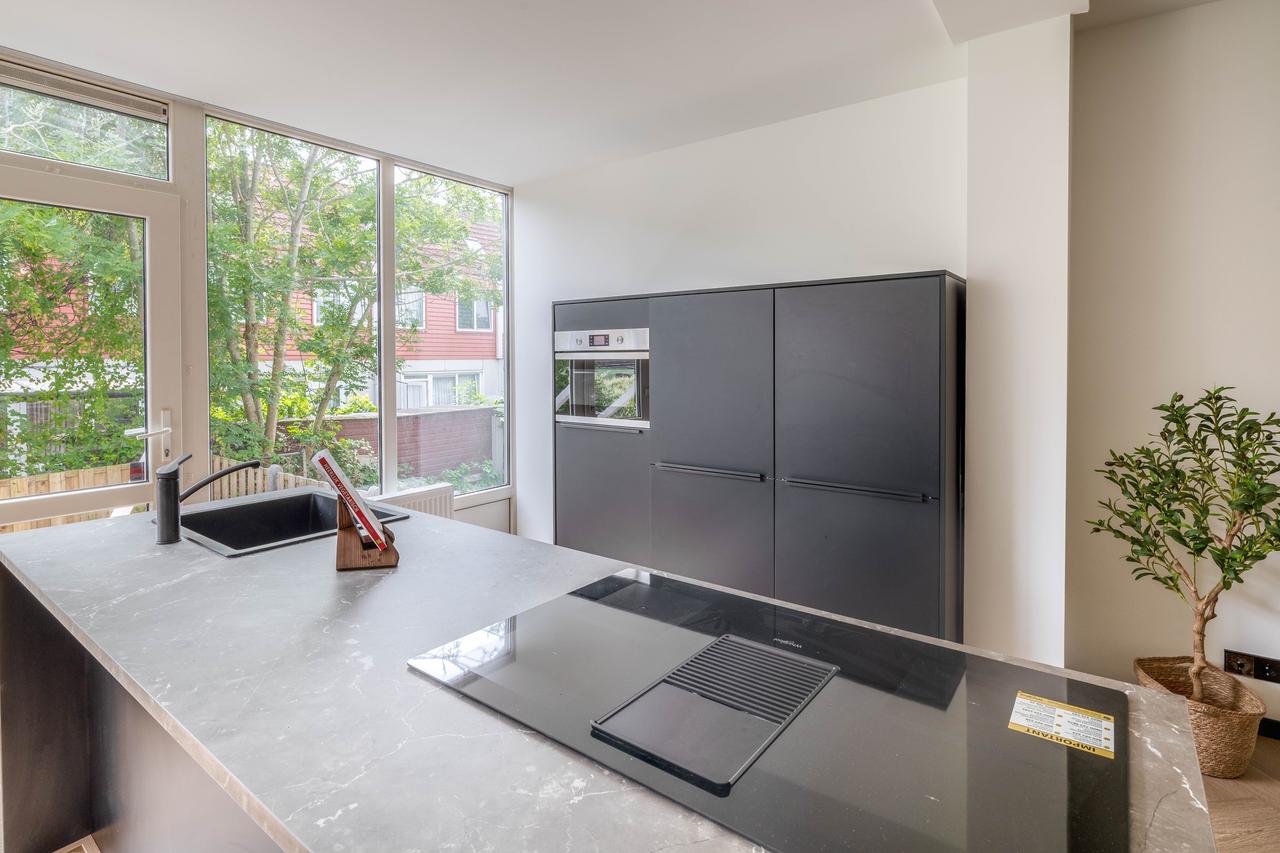 Gemeubileerde benedenwoning met tuin - Afbeelding 8