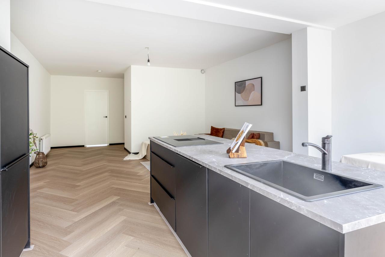 Gemeubileerde benedenwoning met tuin - Afbeelding 11