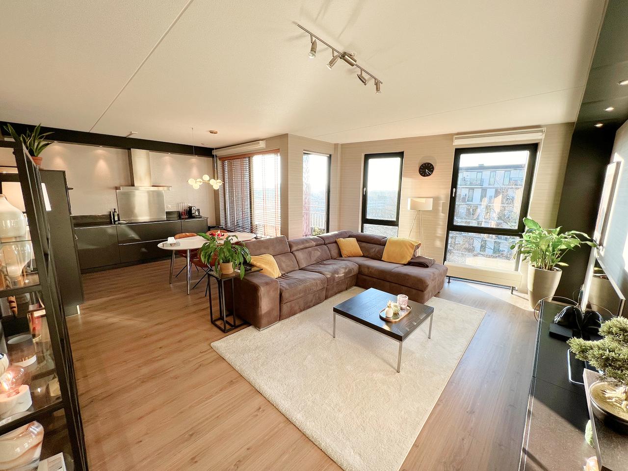 76 m² apartment with sunny balcony - Image 1