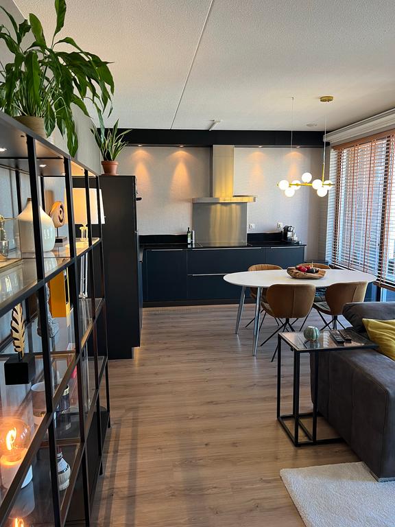 76 m² apartment with sunny balcony - Image 4
