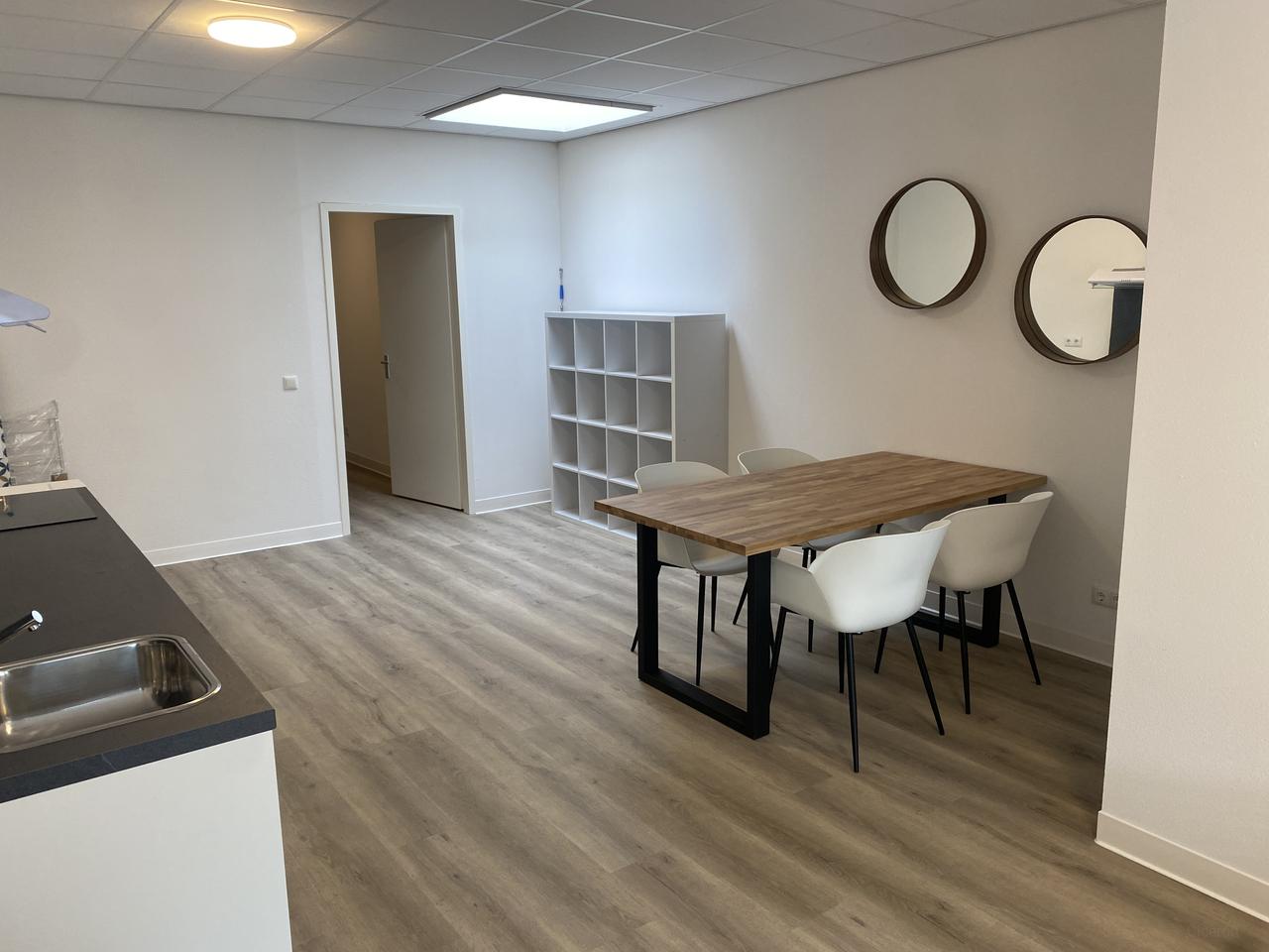 Gemeubileerd appartement met parkeren - Afbeelding 1
