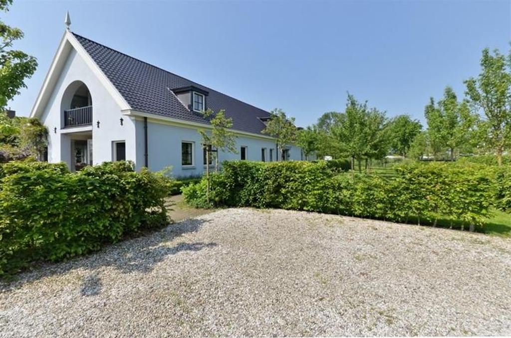 400 m² Farmhouse on the Gein River - Image 3