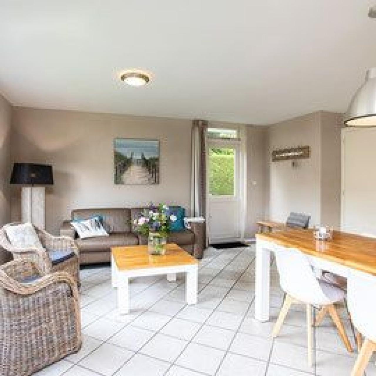 Detached bungalow near dunes and beach - Image 2