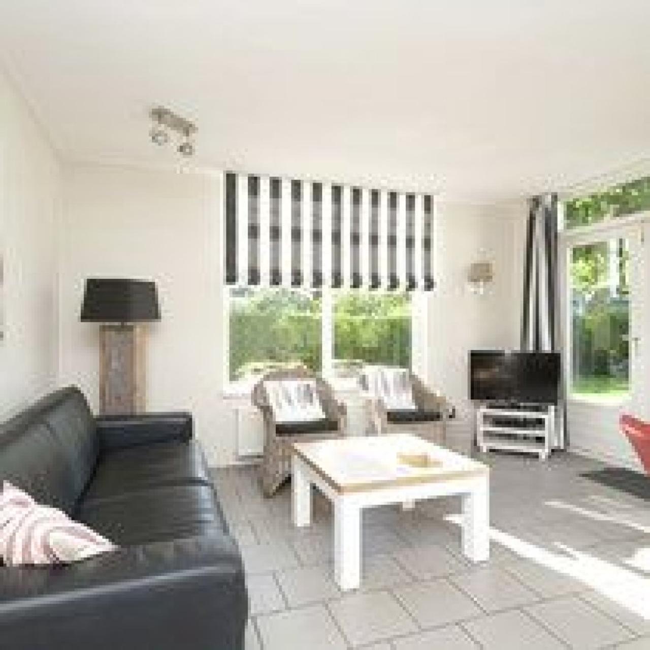 Detached bungalow near dunes and beach - Image 3