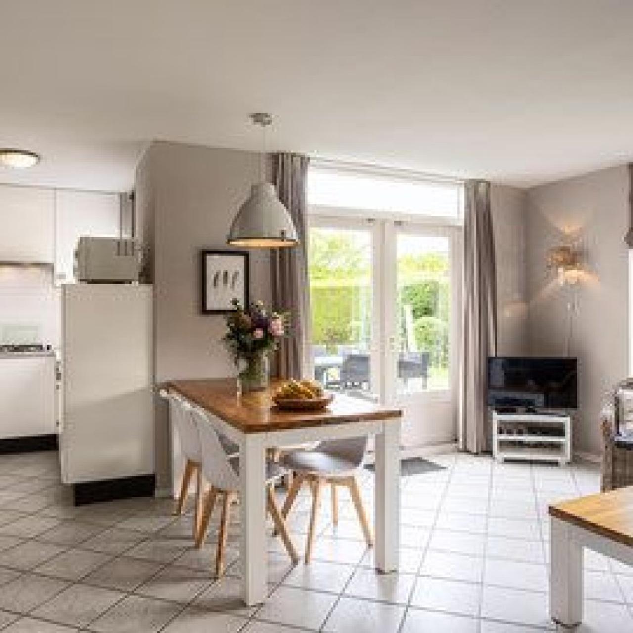 Detached bungalow near dunes and beach - Image 4