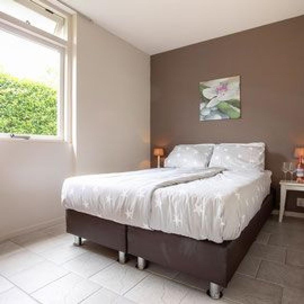Detached bungalow near dunes and beach - Image 7