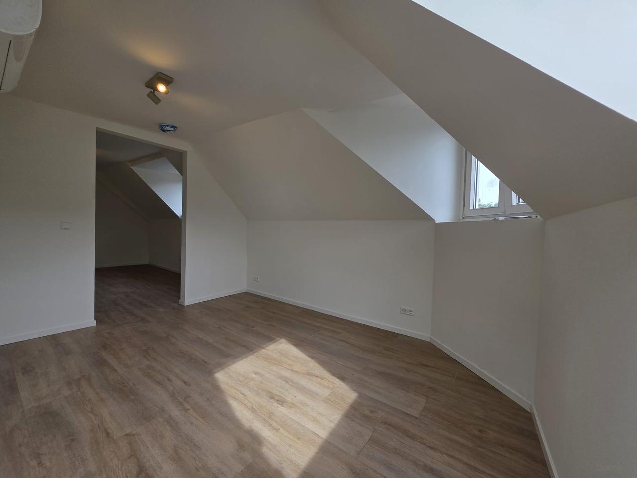 Studio with bedroom on Tramsingel - Image 4