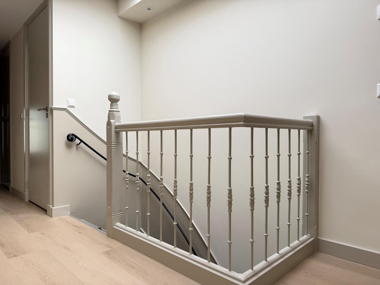 Upper-Floor Apartment with Balcony in Rotterdam Centre - Image 4