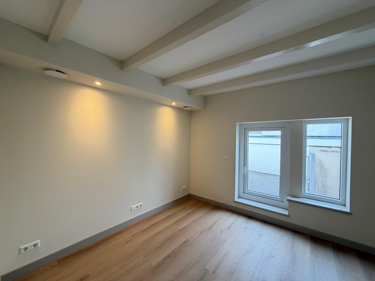 Upper-Floor Apartment with Balcony in Rotterdam Centre - Image 19