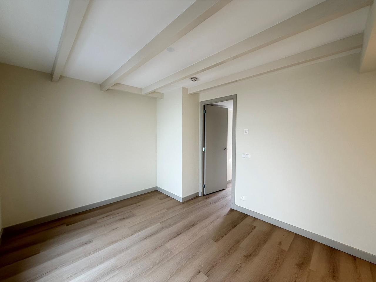 Upper-Floor Apartment with Balcony in Rotterdam Centre - Image 21