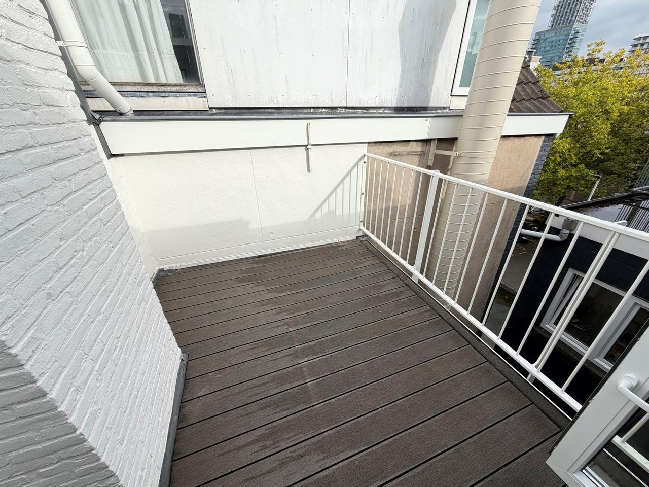 Upper-Floor Apartment with Balcony in Rotterdam Centre - Image 24
