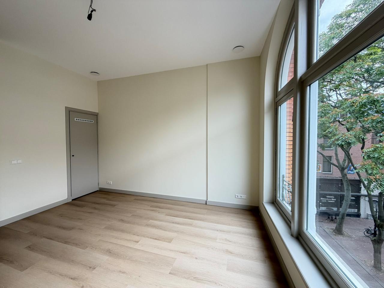 Renovated apartment with balcony in Cool - Image 5