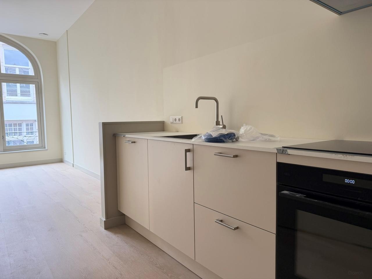 Renovated apartment with balcony in Cool - Image 8
